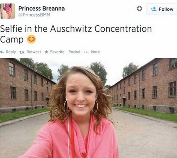 selfie ad auschwitz
